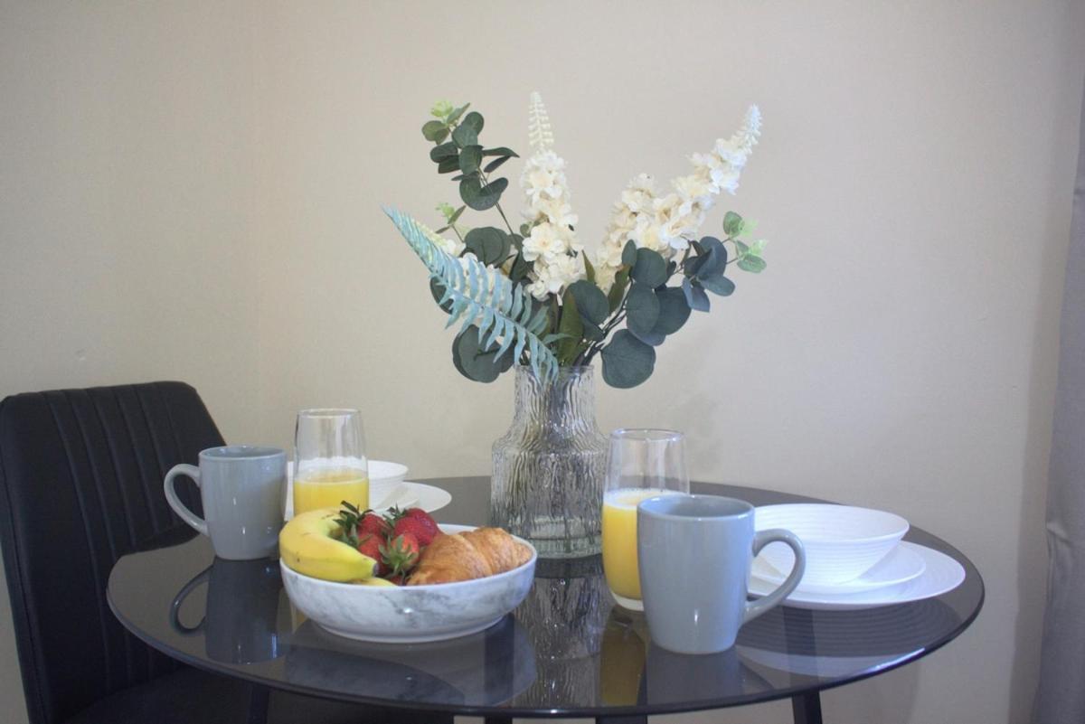 Hub - 2br With Free Parking, Near Airport & Attractions *