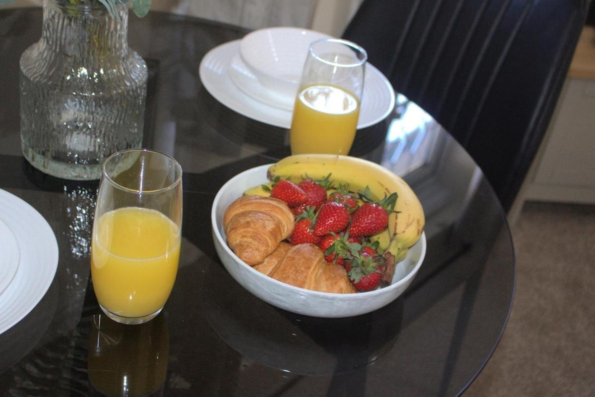 Casa de férias Hub - 2br With Free Parking, Near Airport & Attractions Manchester